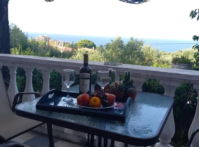 Апартаменты Dali Sea View